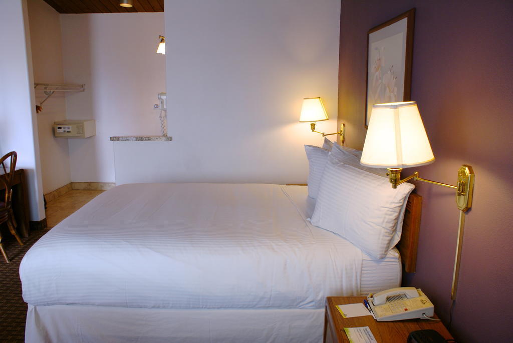 Days Inn Harbor View San Diego Dış mekan fotoğraf