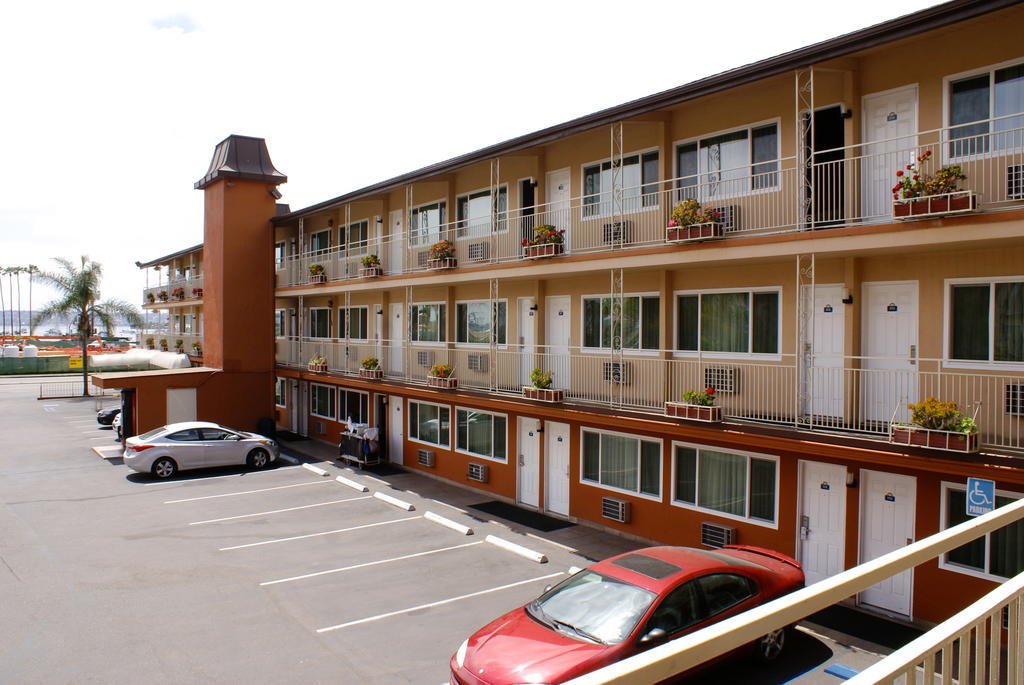 Days Inn Harbor View San Diego Dış mekan fotoğraf